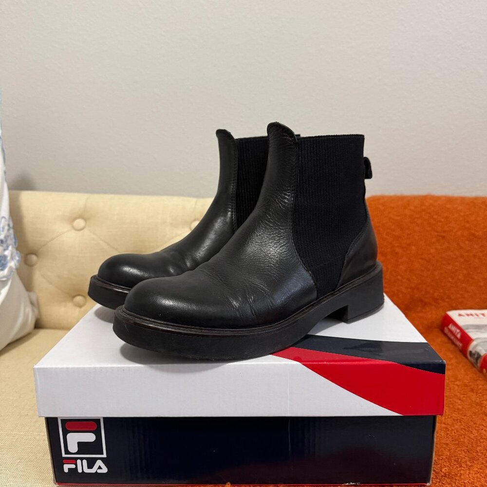 Emanuele Castro black leather chelsea boots